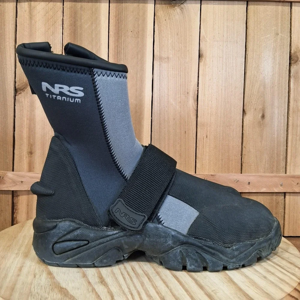 NRS Titanium Water Shoes Boots Mens 9 Black Gray Neoprene Zip Strap Kayak Raft